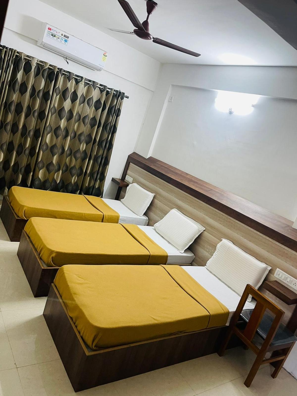B Six Hotel Bangalore Eksteriør billede