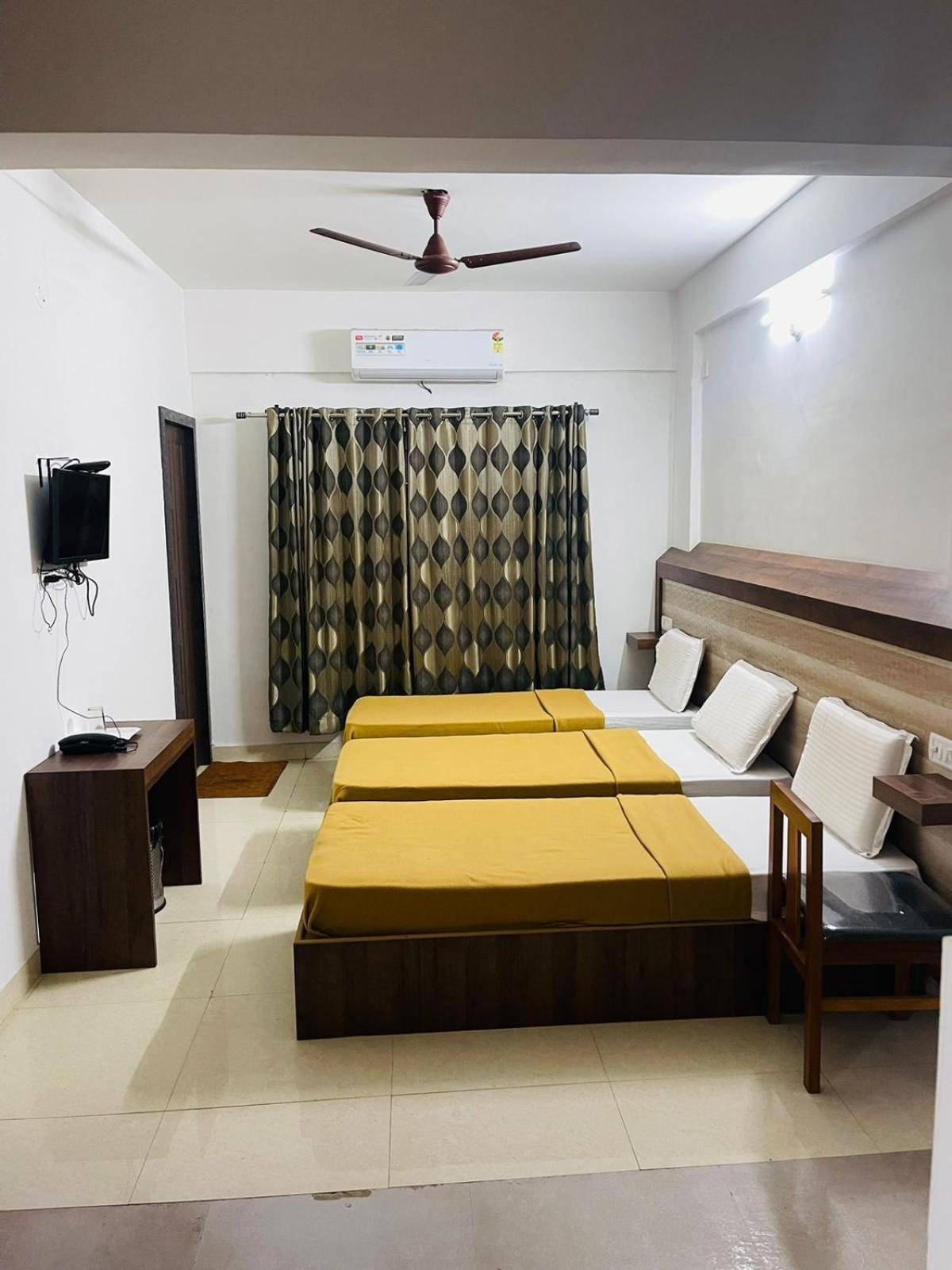 B Six Hotel Bangalore Eksteriør billede