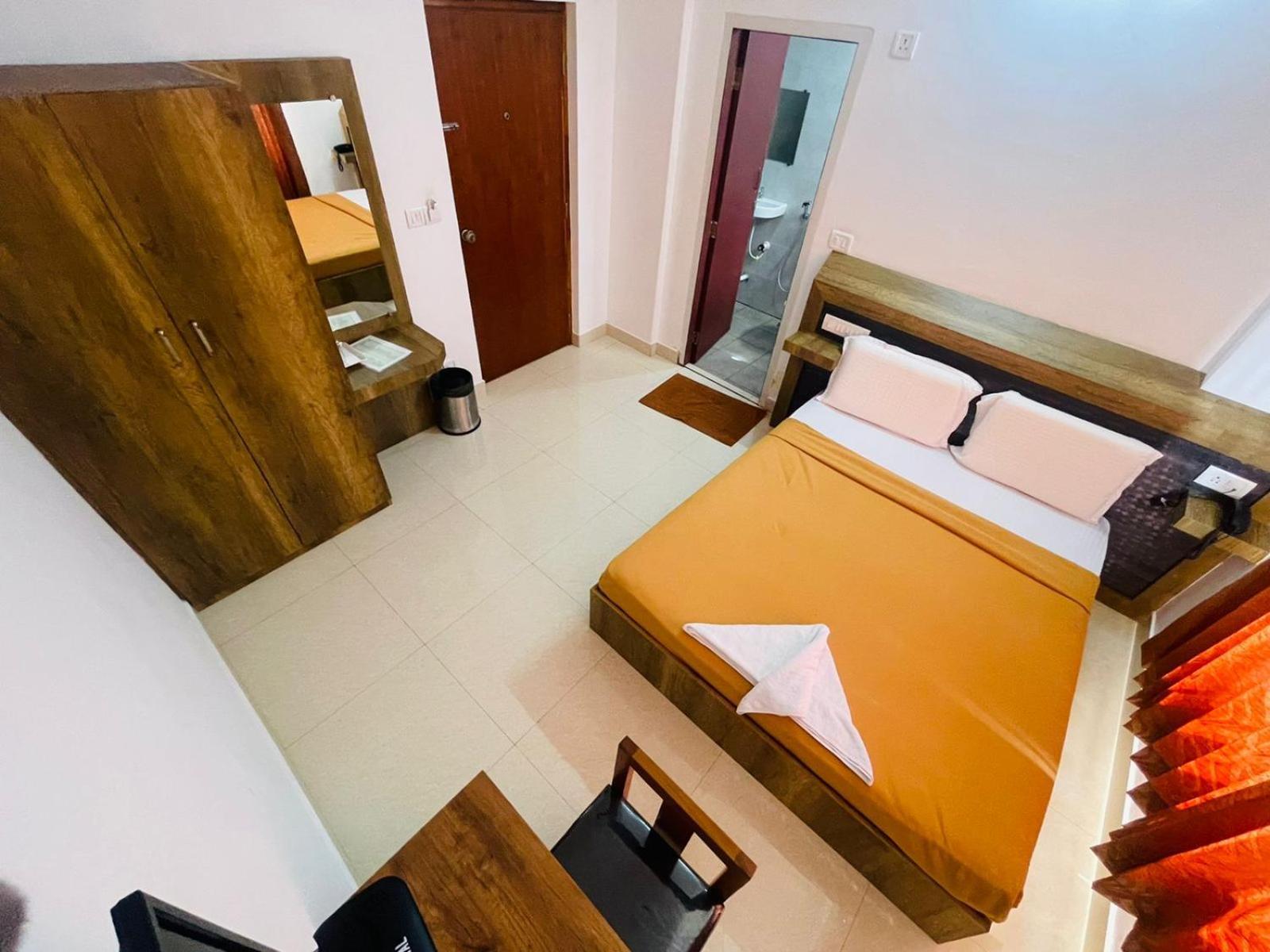 B Six Hotel Bangalore Eksteriør billede