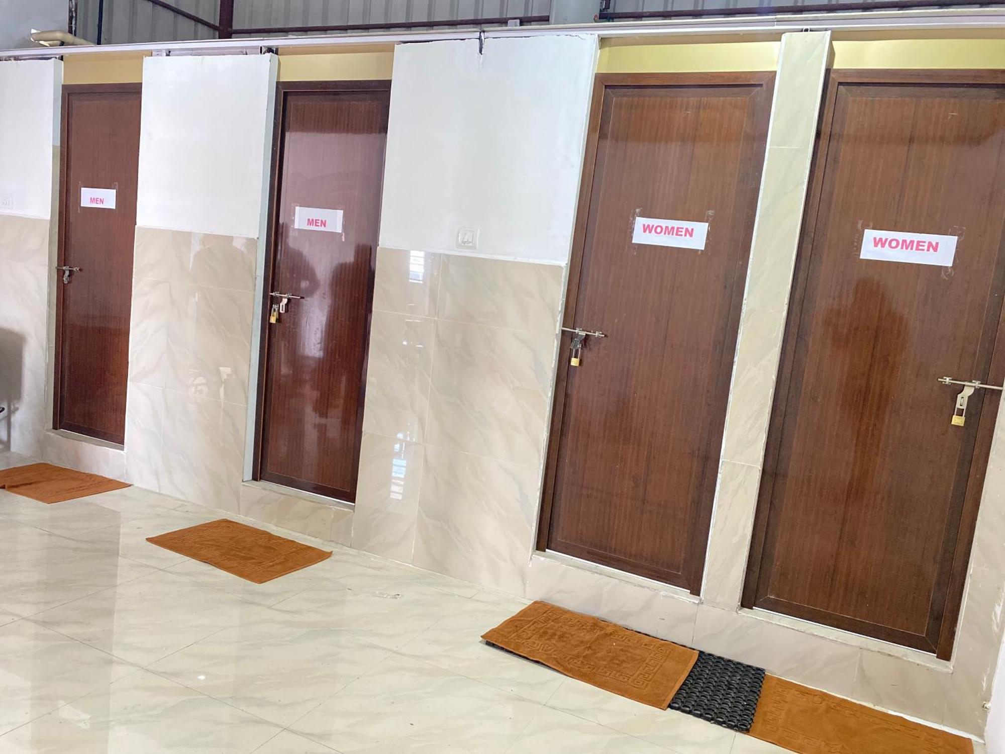 B Six Hotel Bangalore Eksteriør billede