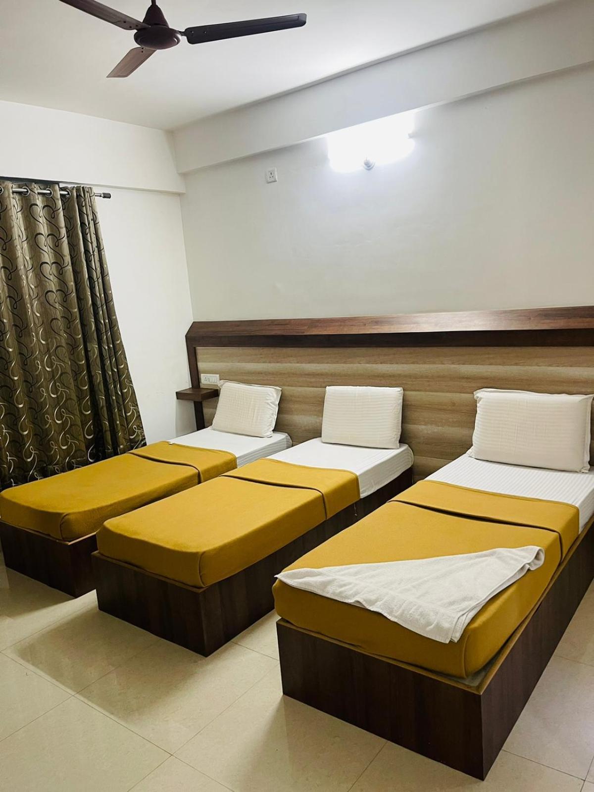 B Six Hotel Bangalore Eksteriør billede