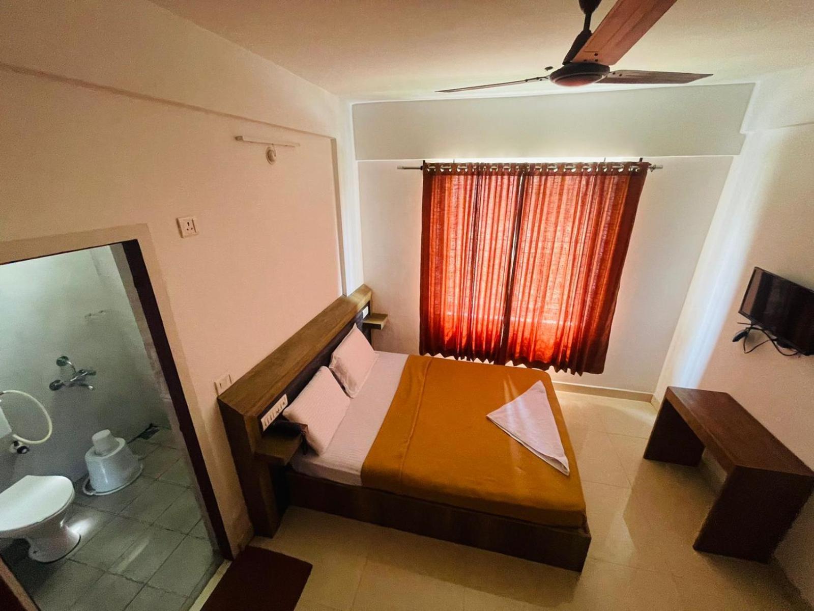B Six Hotel Bangalore Eksteriør billede