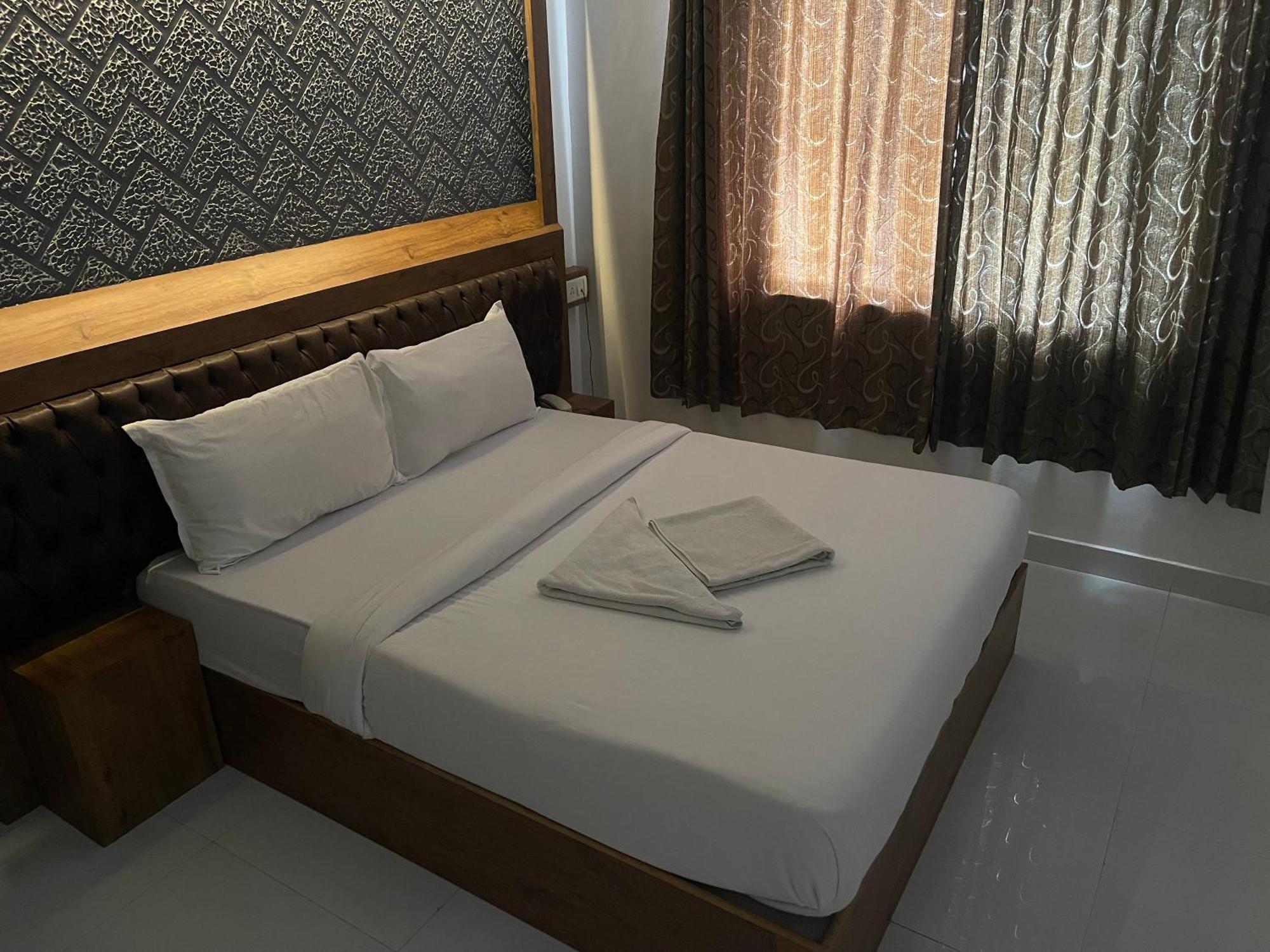 B Six Hotel Bangalore Eksteriør billede