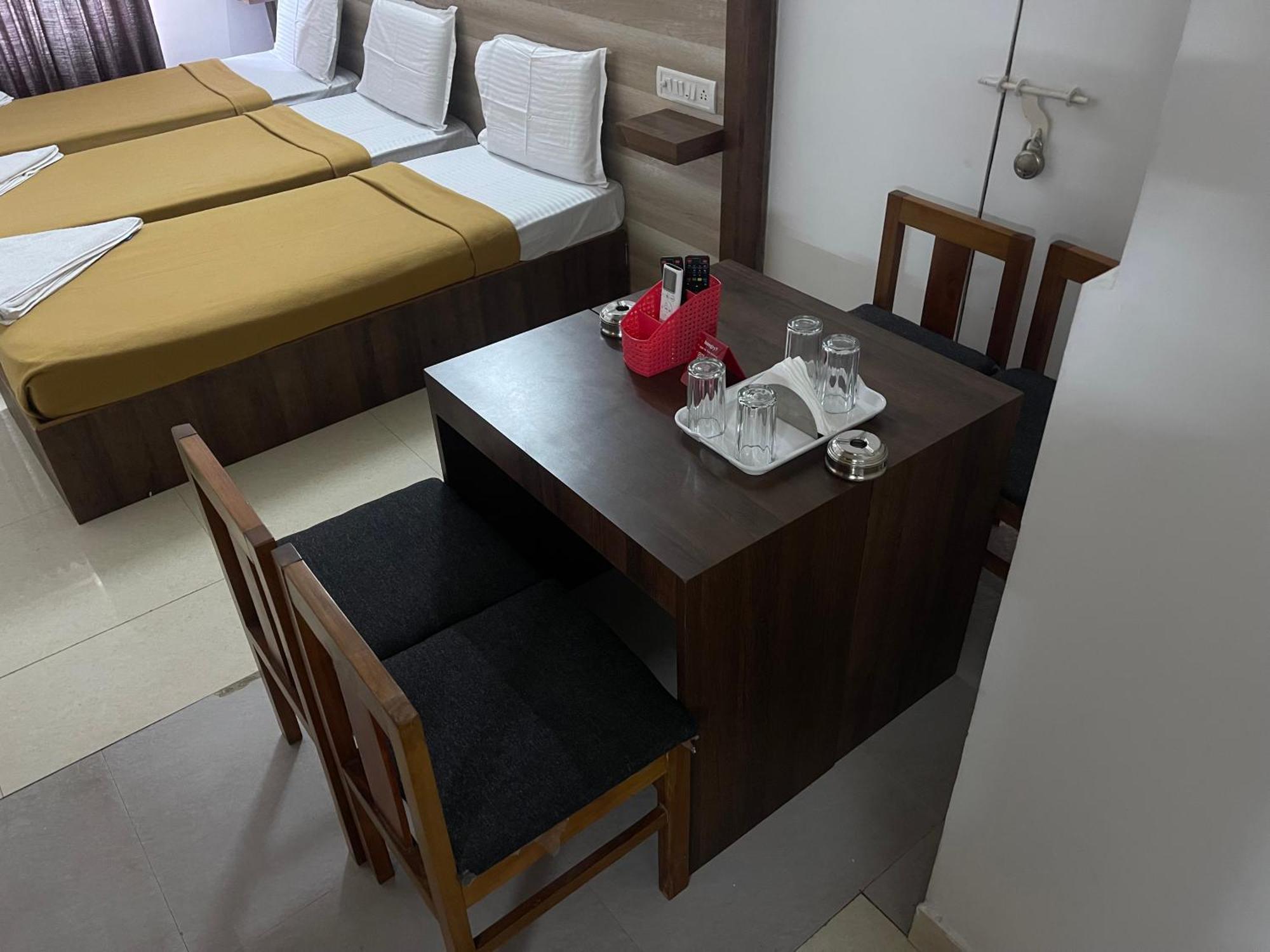 B Six Hotel Bangalore Eksteriør billede