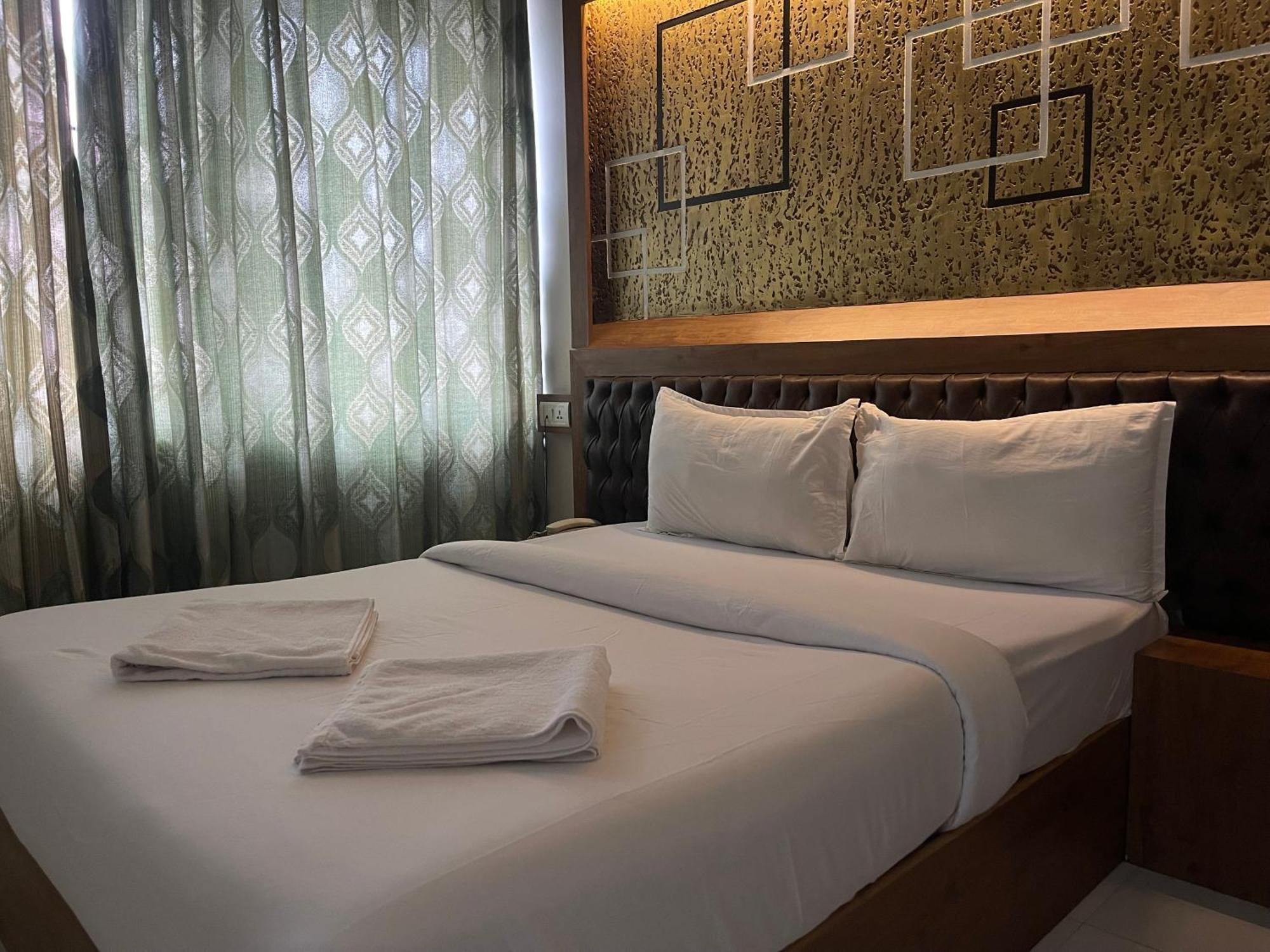 B Six Hotel Bangalore Eksteriør billede