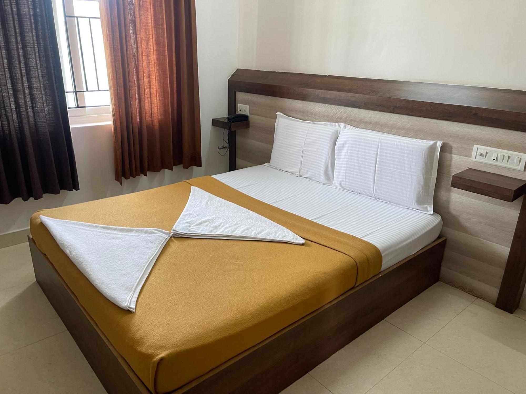 B Six Hotel Bangalore Eksteriør billede